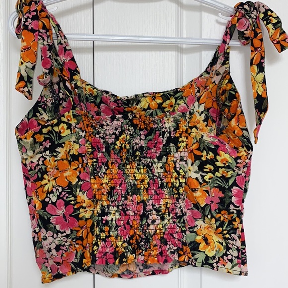 Dynamite Crop floral tank with tie straps - Picture 3 of 3